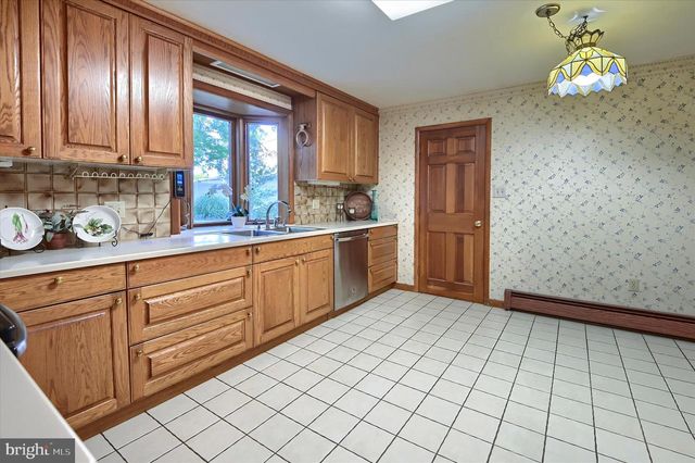 309 CANDLE LIGHT DR, Camp Hill, PA 17011
