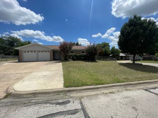 6100 Melinda Drive, Watauga, TX 76148