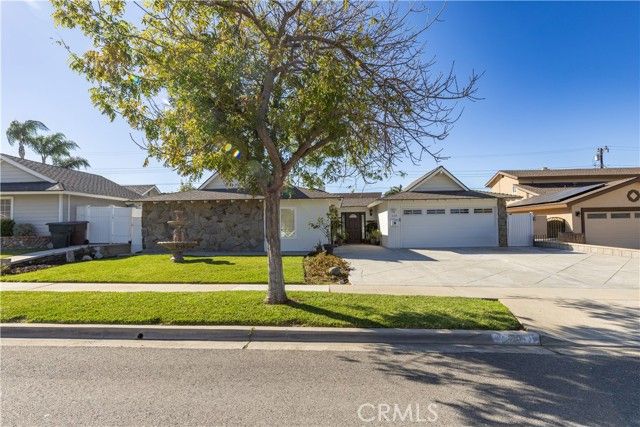 135 N Laurie Ann Lane, Anaheim, CA 92807