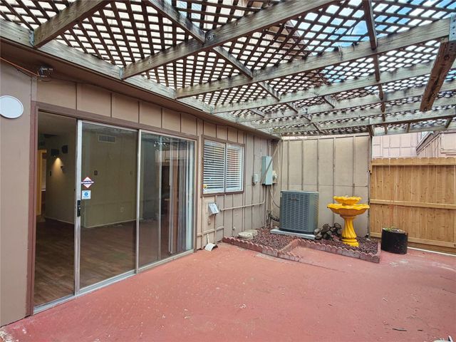 7936 Ellinger Lane, Houston, TX 77040