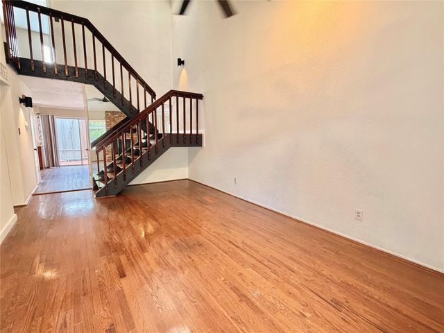 7936 Ellinger Lane, Houston, TX 77040