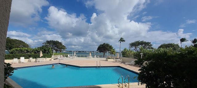 5600 N Flagler Drive Ph107, West Palm Beach, FL 33407