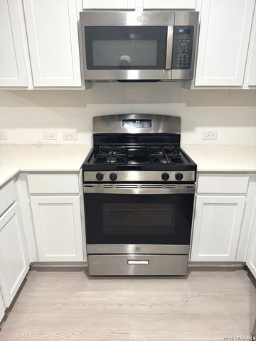 14820 ONYX PL, Elmendorf, TX 78112
