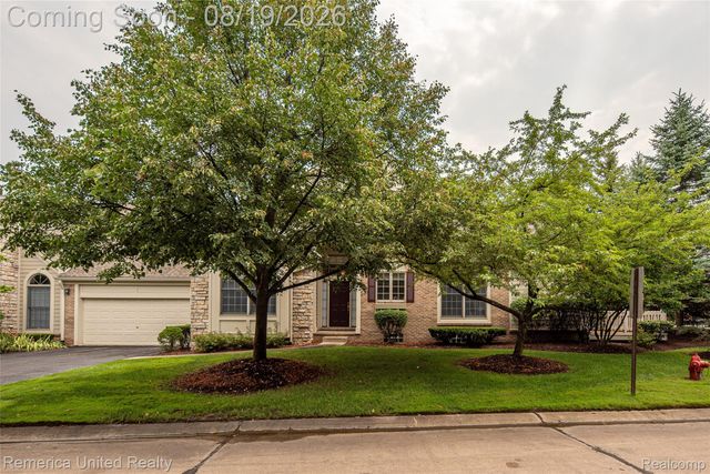 16766 Lochmoor Circle W, Northville Township, MI 48168