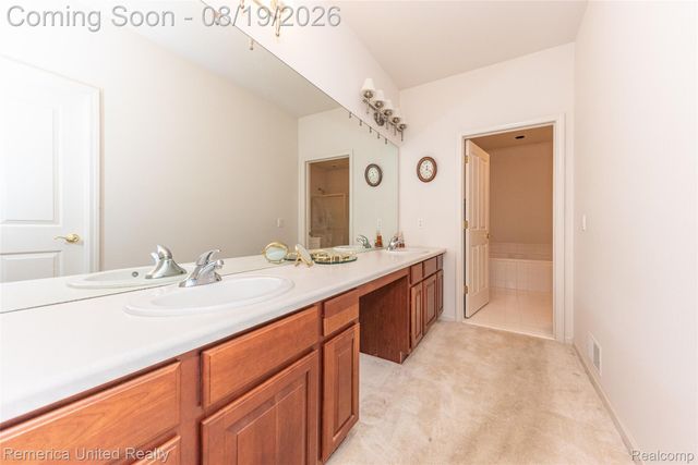16766 Lochmoor Circle W, Northville Township, MI 48168