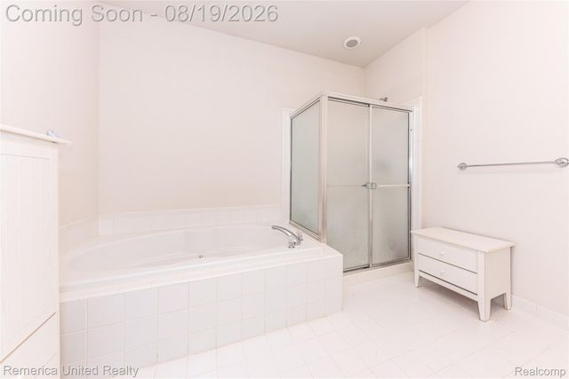 16766 Lochmoor Circle W, Northville Township, MI 48168