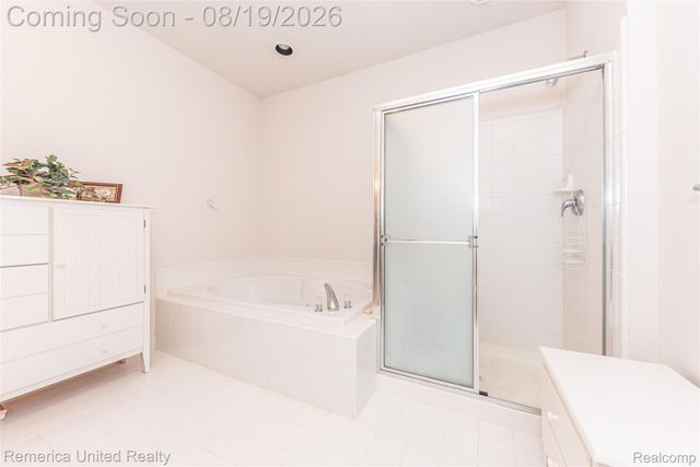 16766 Lochmoor Circle W, Northville Township, MI 48168