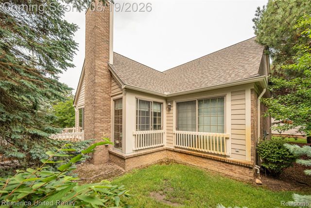 16766 Lochmoor Circle W, Northville Township, MI 48168