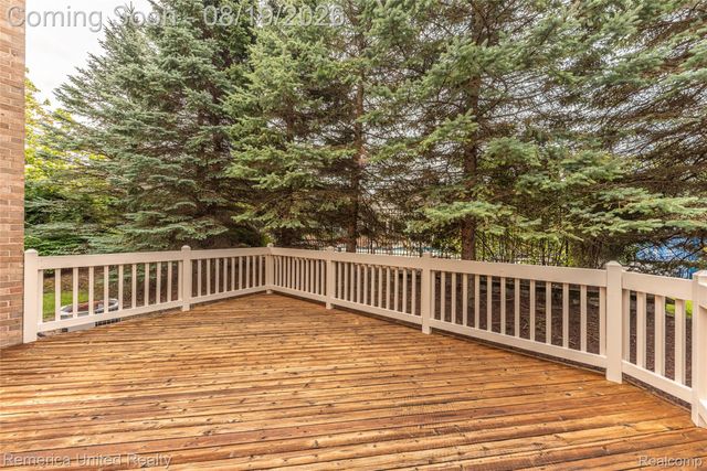 16766 Lochmoor Circle W, Northville Township, MI 48168