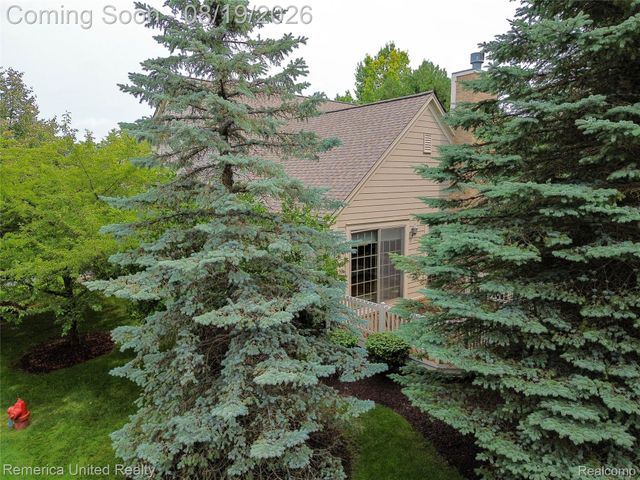 16766 Lochmoor Circle W, Northville Township, MI 48168