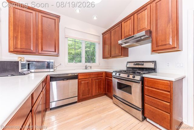 16766 Lochmoor Circle W, Northville Township, MI 48168