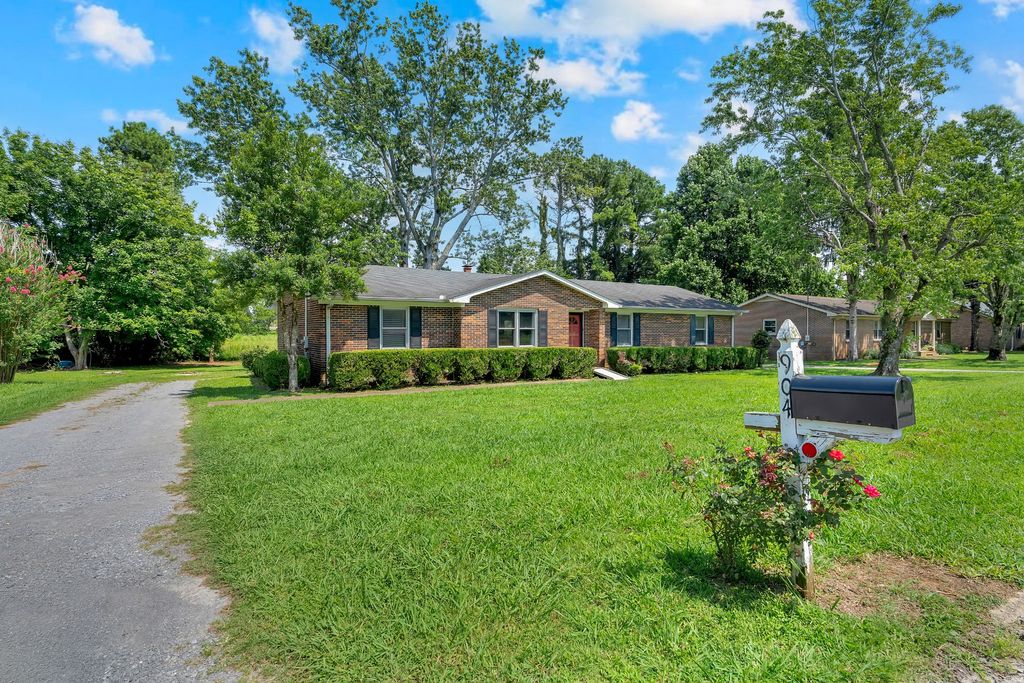 904 Mead Dr, Shelbyville, TN 37160