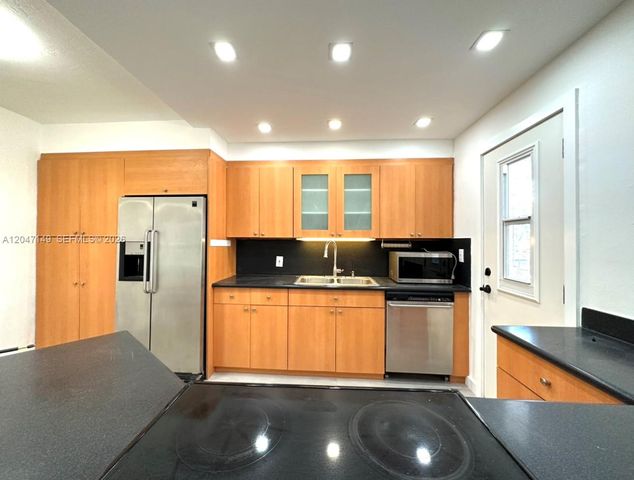 2924 Day Avenue N114, Miami, FL 33133