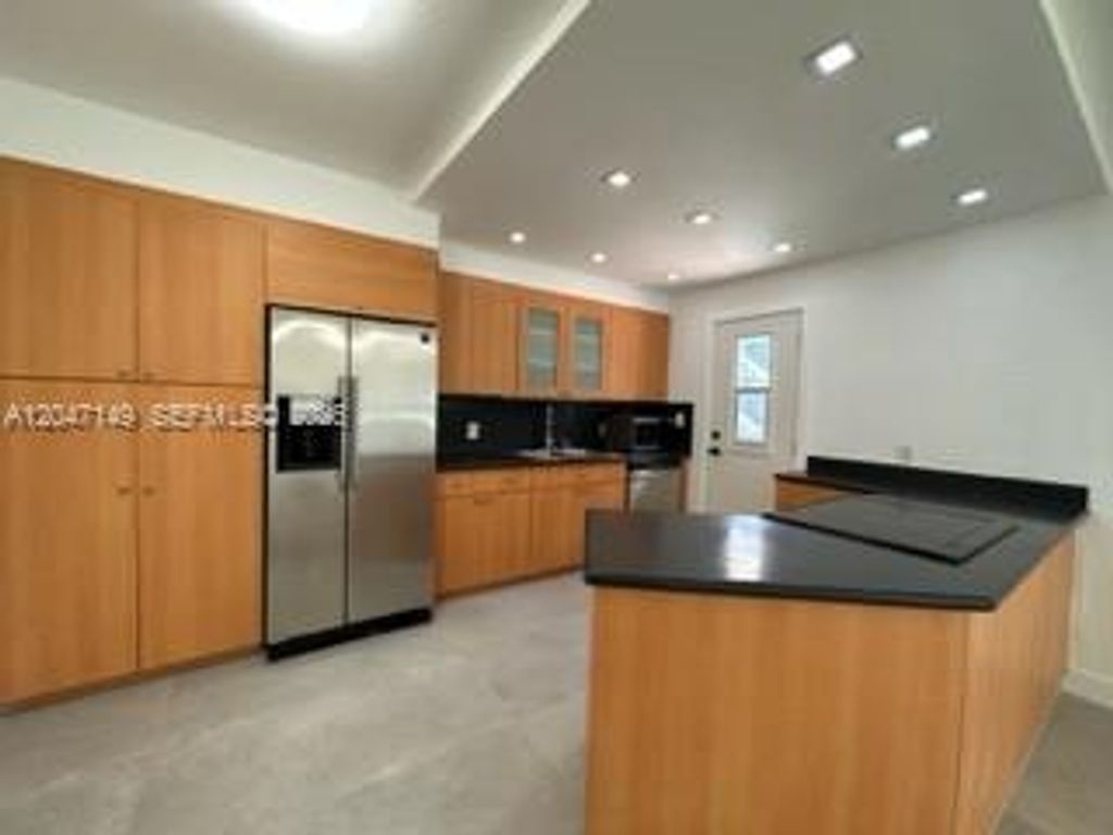 2924 Day Avenue N114, Miami, FL 33133