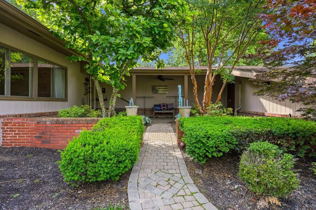 137 Randolph Road, Frankfort, KY 40601