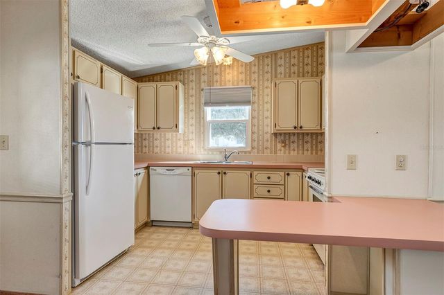 1404 PLANTATION DRIVE, Lady Lake, FL 32159