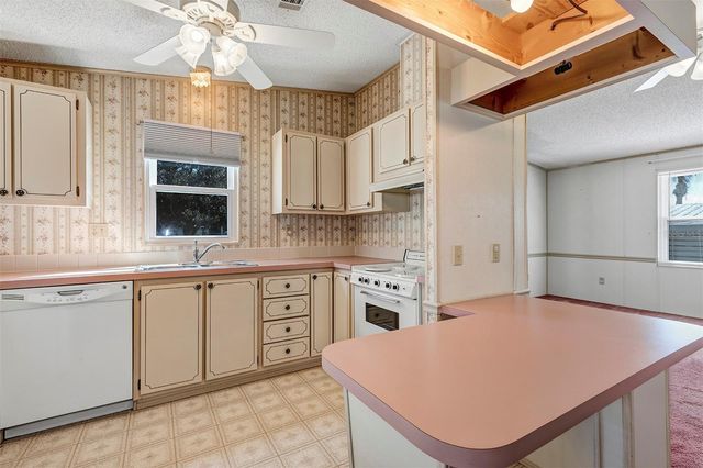 1404 PLANTATION DRIVE, Lady Lake, FL 32159