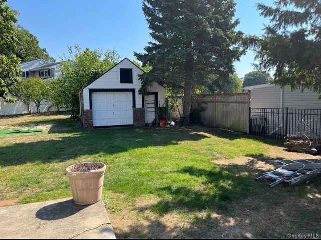 1539 Park Avenue, Merrick, NY 11566