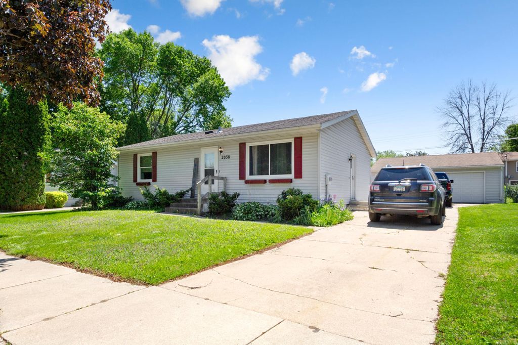 2038 44th Street NW, Rochester, MN 55901