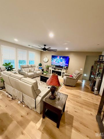 8521 Avon Street, Bakersfield, CA 93314