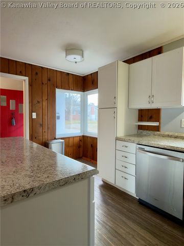 810 Dinden Drive, St Albans, WV 25177