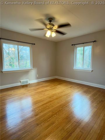 810 Dinden Drive, St Albans, WV 25177