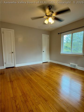 810 Dinden Drive, St Albans, WV 25177