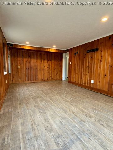 810 Dinden Drive, St Albans, WV 25177