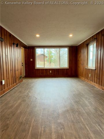 810 Dinden Drive, St Albans, WV 25177