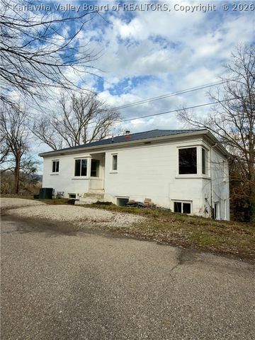 810 Dinden Drive, St Albans, WV 25177