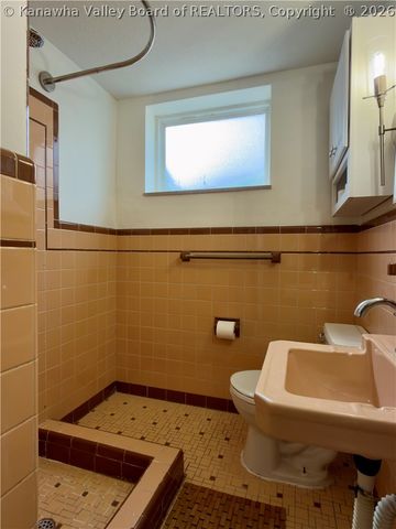 810 Dinden Drive, St Albans, WV 25177