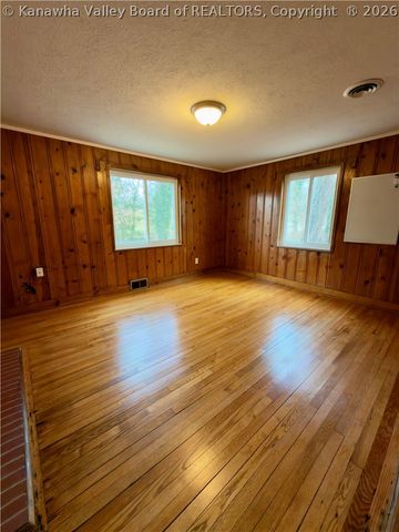 810 Dinden Drive, St Albans, WV 25177