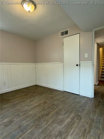 810 Dinden Drive, St Albans, WV 25177