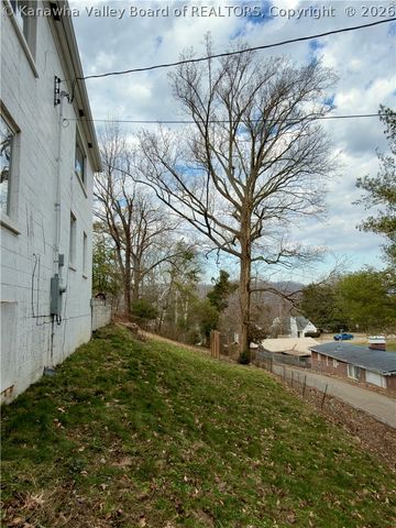 810 Dinden Drive, St Albans, WV 25177