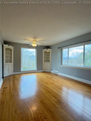 810 Dinden Drive, St Albans, WV 25177