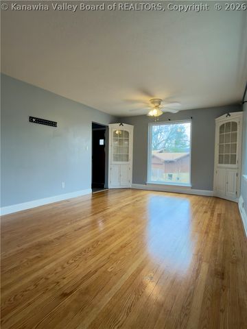 810 Dinden Drive, St Albans, WV 25177