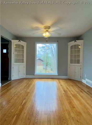 810 Dinden Drive, St Albans, WV 25177