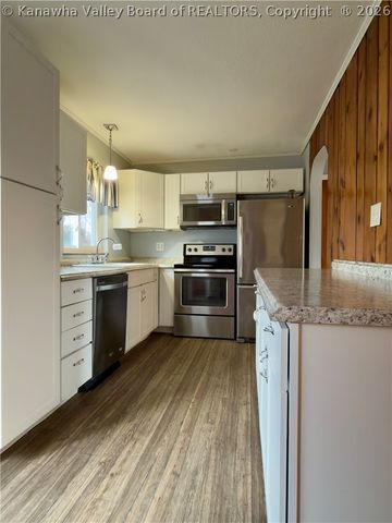 810 Dinden Drive, St Albans, WV 25177