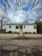 810 Dinden Drive, St Albans, WV 25177