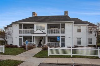 2768 S Knightsbridge Circle, Ann Arbor, MI 48105