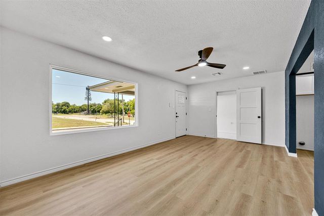 207 NW 40th St, Lawton, OK 73505