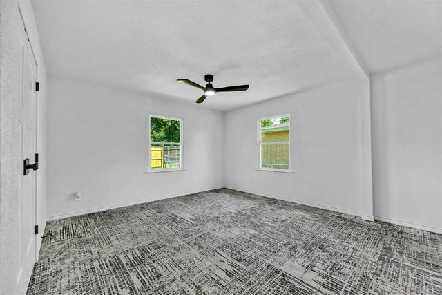 207 NW 40th St, Lawton, OK 73505