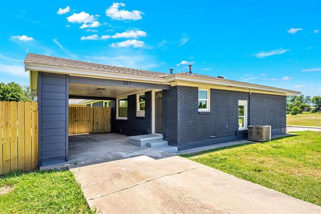 207 NW 40th St, Lawton, OK 73505
