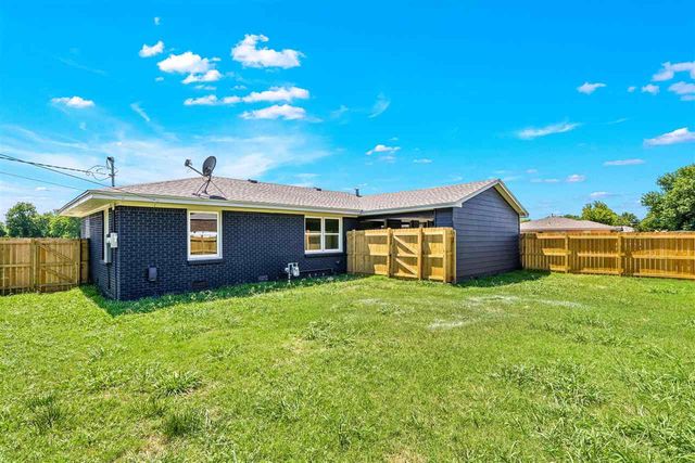 207 NW 40th St, Lawton, OK 73505