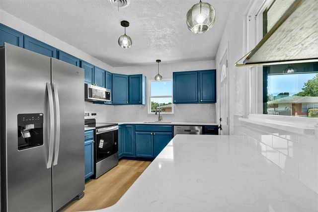 207 NW 40th St, Lawton, OK 73505
