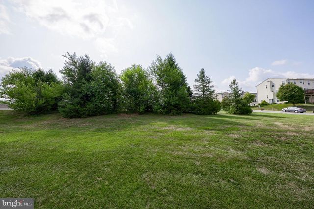 2307 GOLDEN EAGLE DR, York, PA 17408