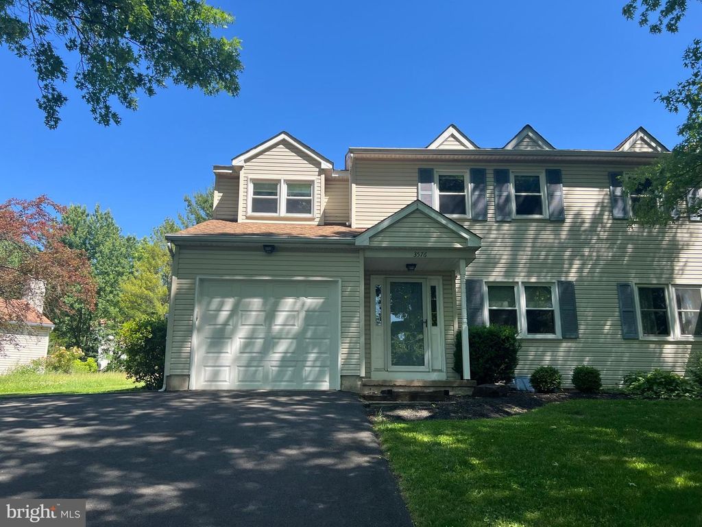 3576 WINDRIDGE DR, Doylestown, PA 18902