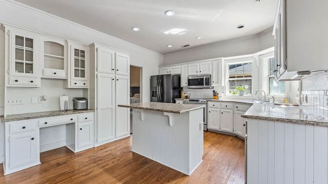 1645 N Charlee Avenue, Fayetteville, AR 72703