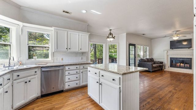 1645 N Charlee Avenue, Fayetteville, AR 72703
