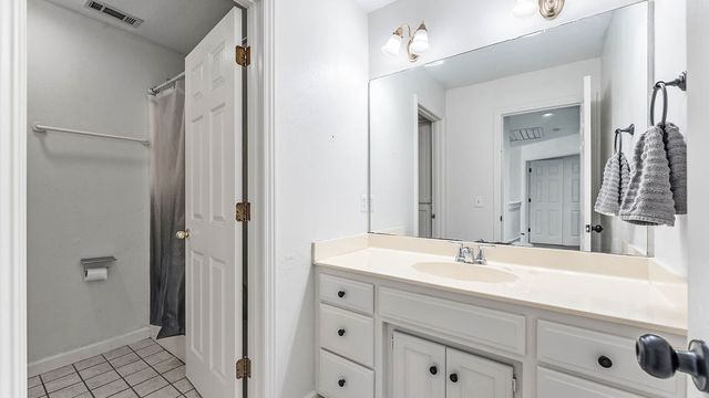 1645 N Charlee Avenue, Fayetteville, AR 72703